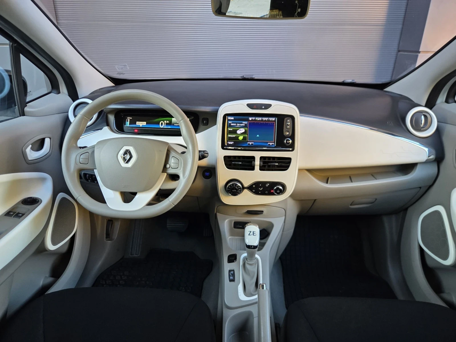 Renault Zoe R240 22 kWh * Термопомпа * Собствена батерия, снимка 7 - Автомобили и джипове - 56300175