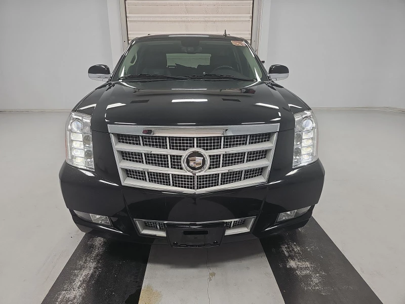 Cadillac Escalade Platinum Edition | СЕРВИЗНА ИСТОРИЯ!, снимка 1 - Автомобили и джипове - 47838275