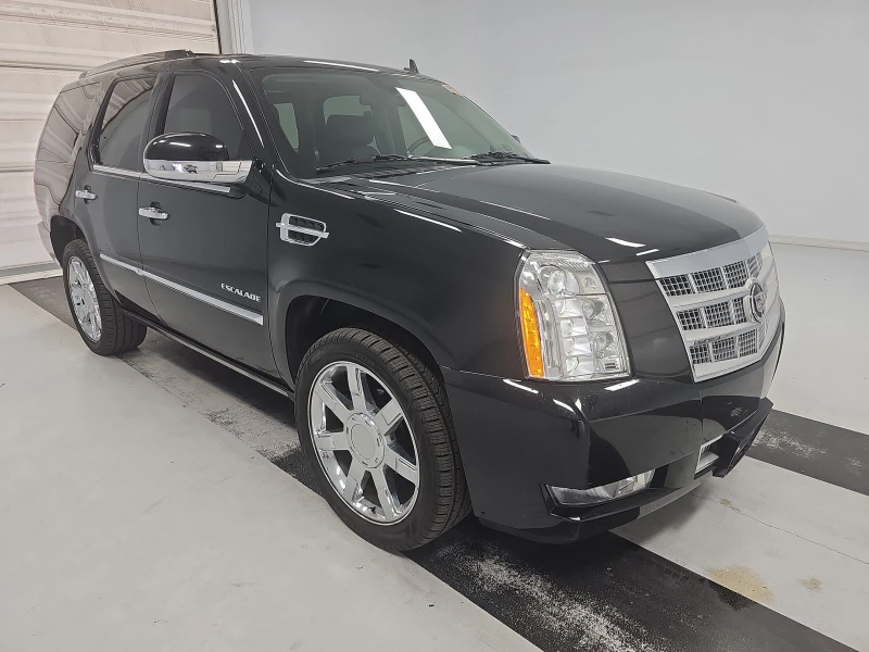 Cadillac Escalade Platinum Edition | СЕРВИЗНА ИСТОРИЯ!, снимка 2 - Автомобили и джипове - 47838275