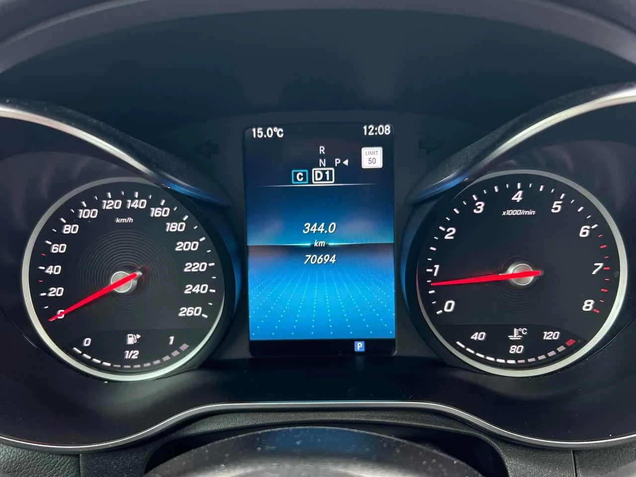 Mercedes-Benz GLC 300 4MATIC* DISTRONIC* 360КАМЕРИ* ПАНОРАМА* , снимка 8 - Автомобили и джипове - 54183346