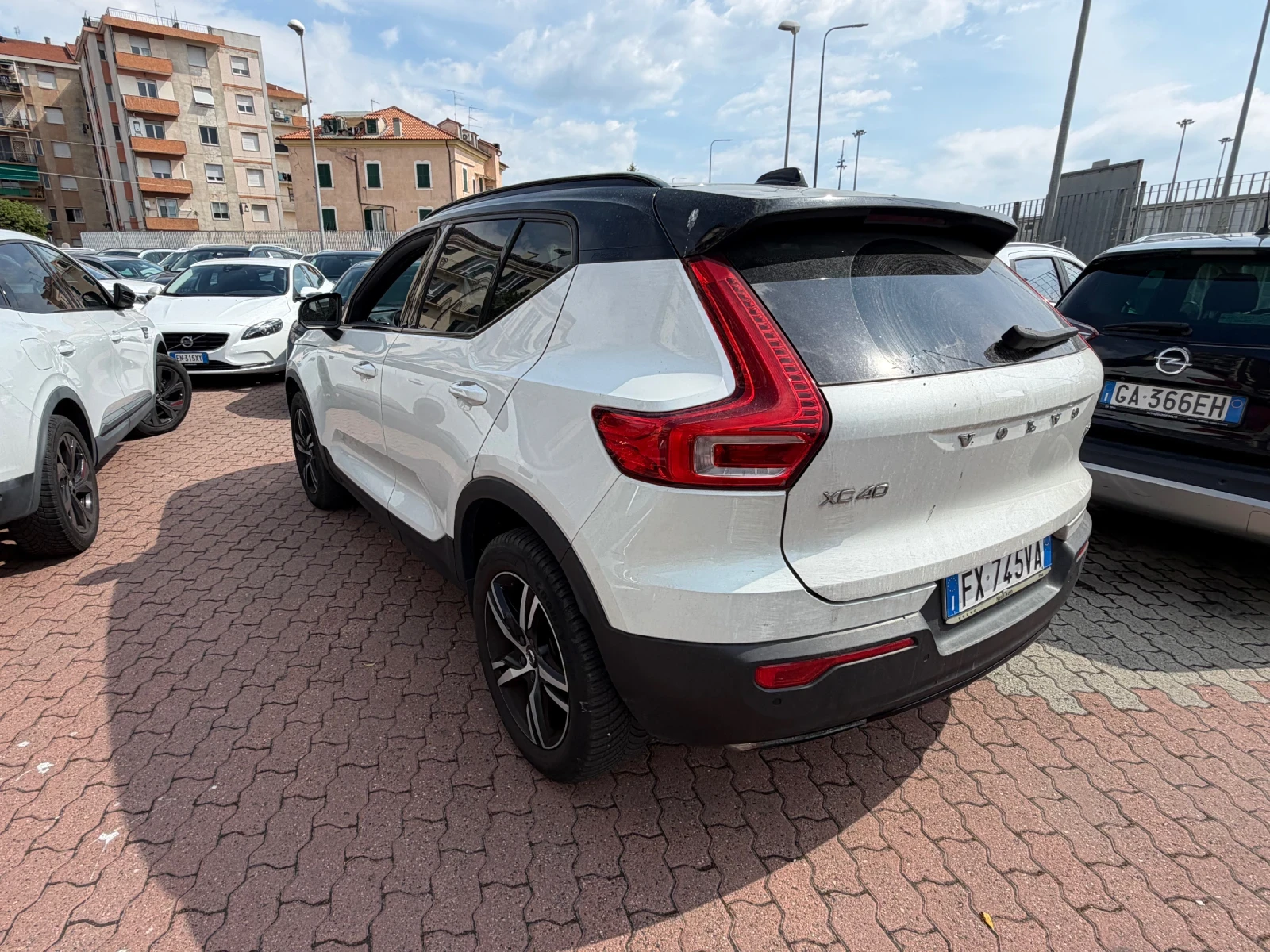 Volvo XC40 2.0 diesel 4x4 Rdesign /  Digital / LED , снимка 4 - Автомобили и джипове - 54336220