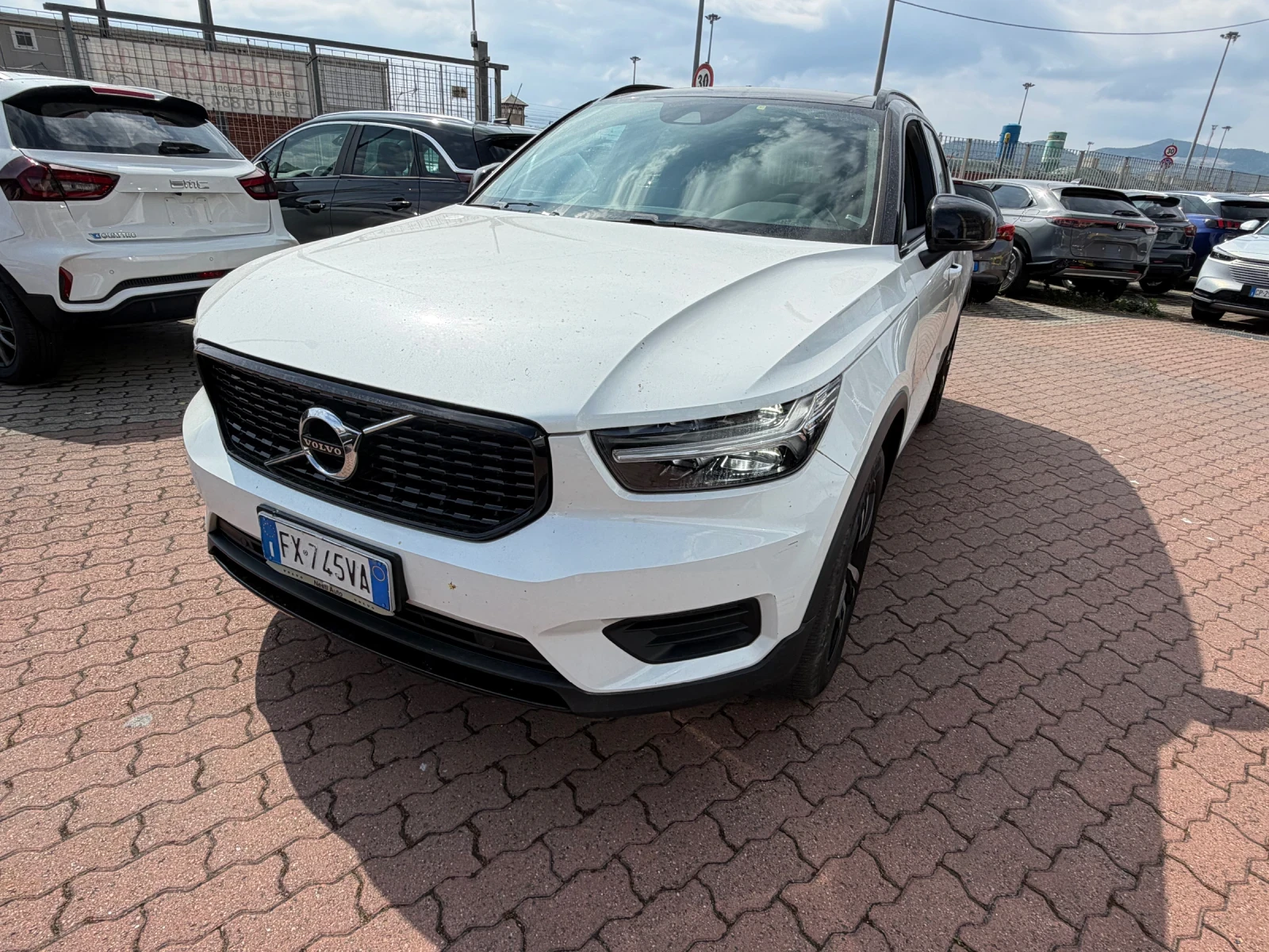 Volvo XC40 2.0 diesel 4x4 Rdesign /  Digital / LED , снимка 2 - Автомобили и джипове - 54336220
