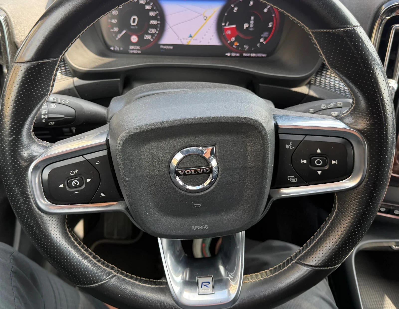 Volvo XC40 2.0 diesel 4x4 Rdesign /  Digital / LED , снимка 12 - Автомобили и джипове - 54336220