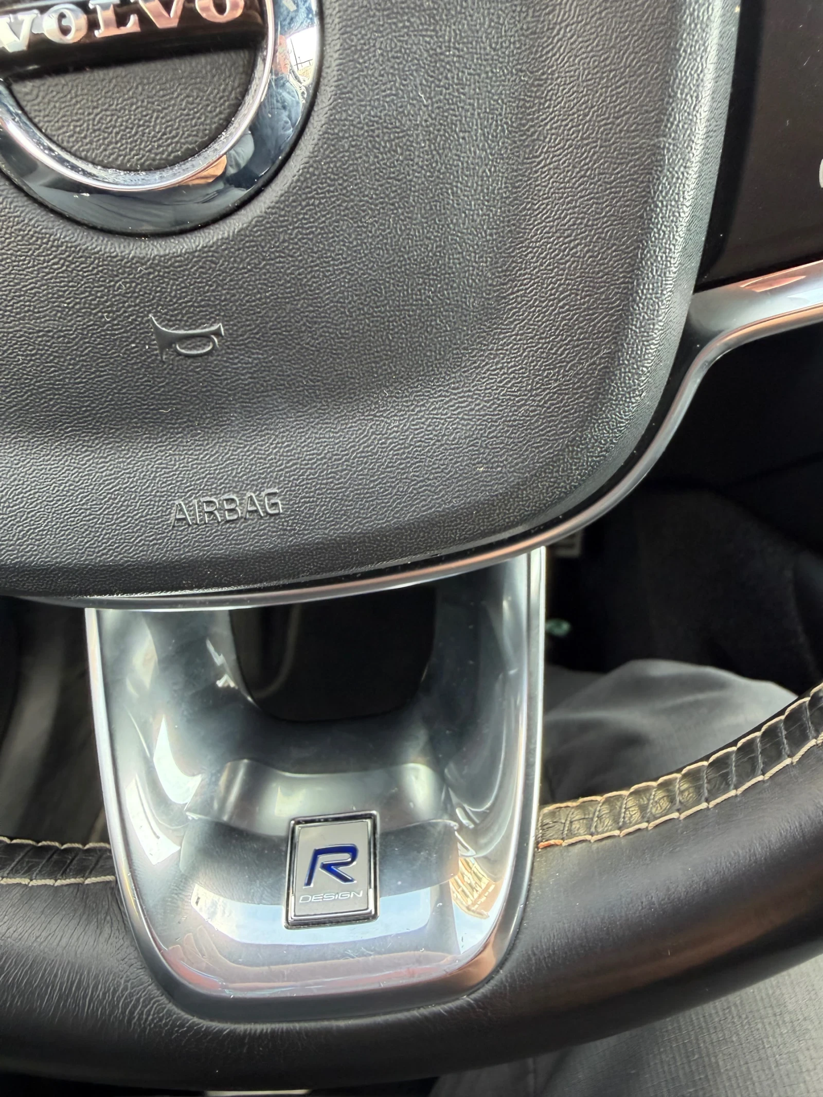 Volvo XC40 2.0 diesel 4x4 Rdesign /  Digital / LED , снимка 16 - Автомобили и джипове - 54336220