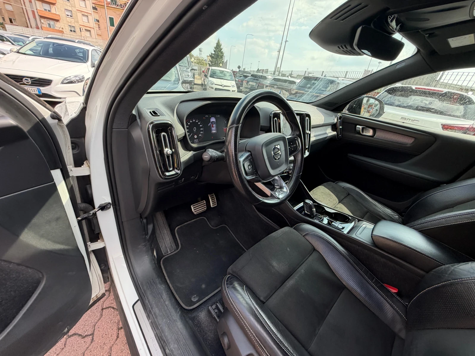 Volvo XC40 2.0 diesel 4x4 Rdesign /  Digital / LED , снимка 8 - Автомобили и джипове - 54336220