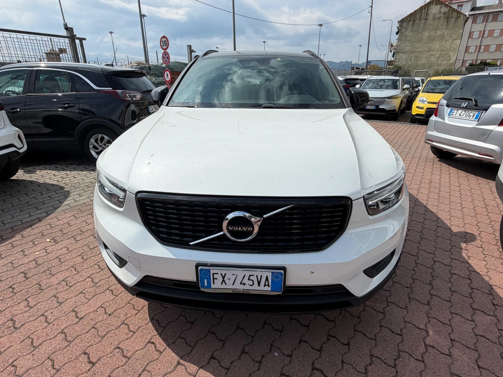 Volvo XC40 2.0 diesel 4x4 Rdesign /  Digital / LED , снимка 3 - Автомобили и джипове - 54336220