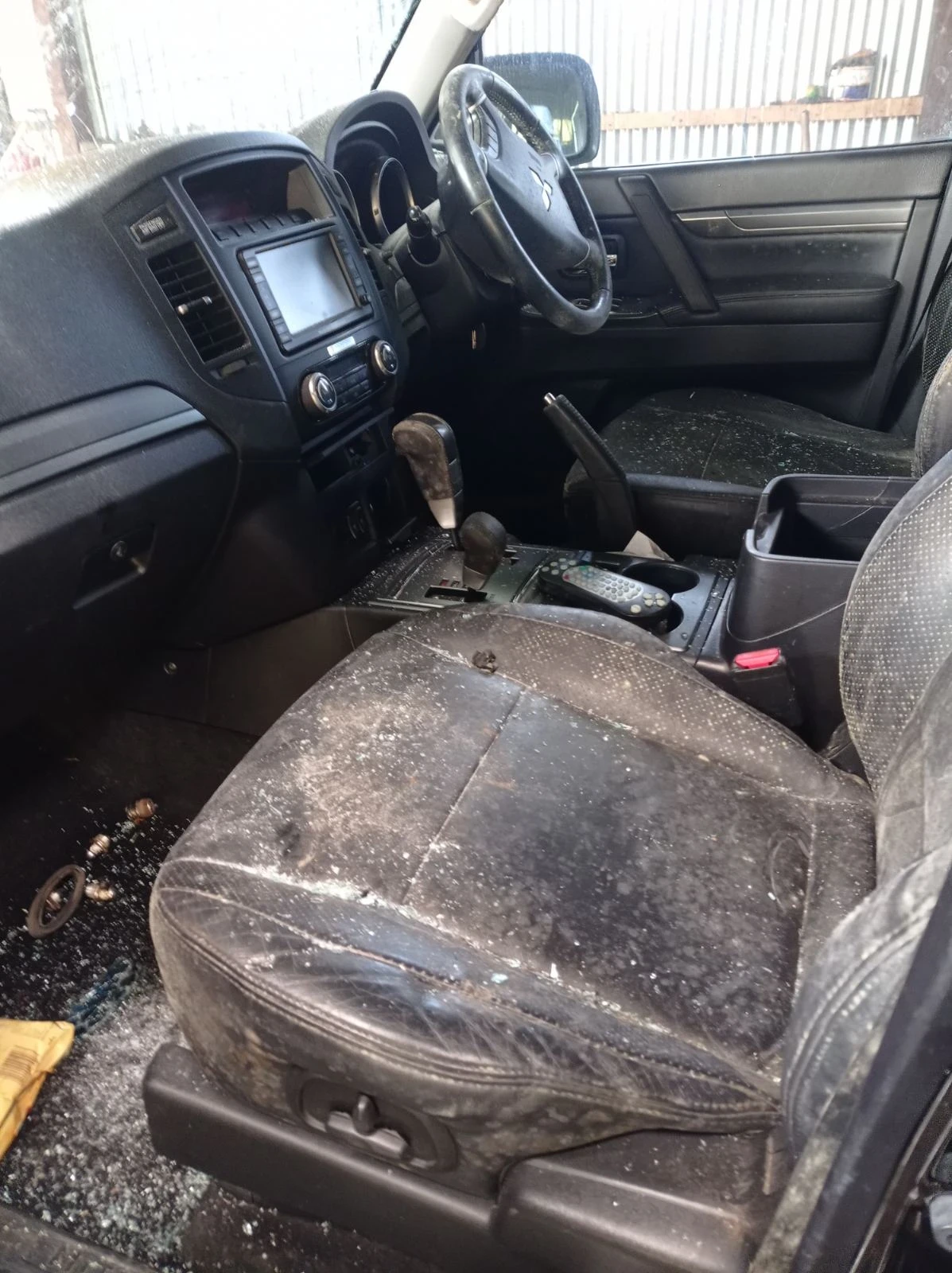 Mitsubishi Pajero 3.2  DID 170 kc, снимка 4 - Автомобили и джипове - 54444770