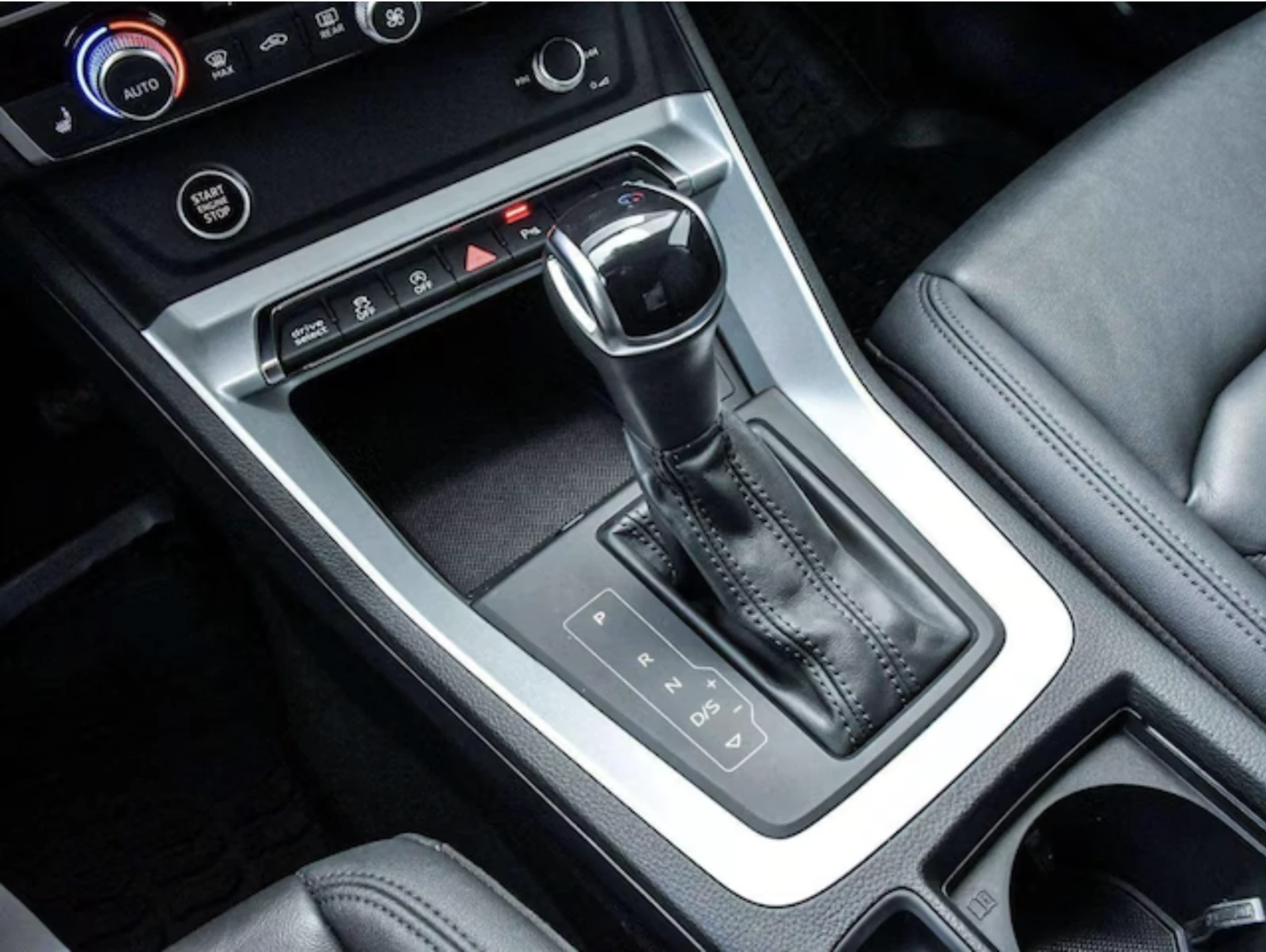 Audi Q3 45 TFSI | 2 Чифта гуми| DIGITAL DASH| Black Optics, снимка 13 - Автомобили и джипове - 55510196