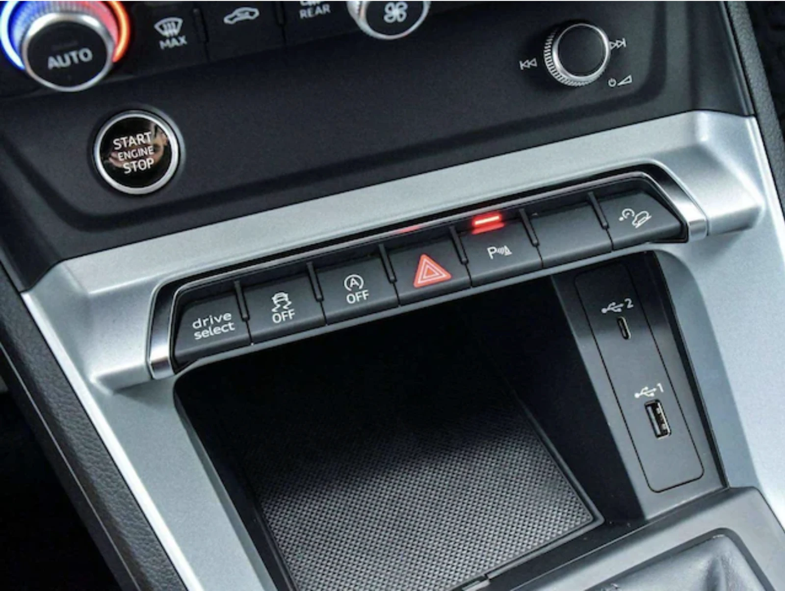 Audi Q3 45 TFSI | 2 Чифта гуми| DIGITAL DASH| Black Optics, снимка 14 - Автомобили и джипове - 55510196