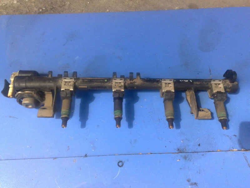 бензинова дюза за Форд Фокус 1.6i 07г. автоматик