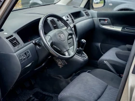 Toyota Corolla verso, снимка 10