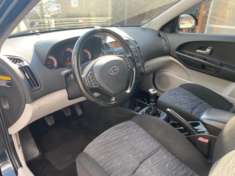 Kia Ceed 1.4, снимка 8 - Автомобили и джипове - 42813760