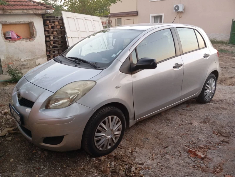 Toyota Yaris 1.0 , снимка 2 - Автомобили и джипове - 47624338