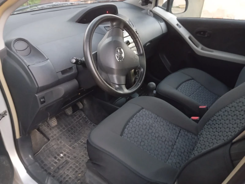 Toyota Yaris 1.0 , снимка 5 - Автомобили и джипове - 47624338