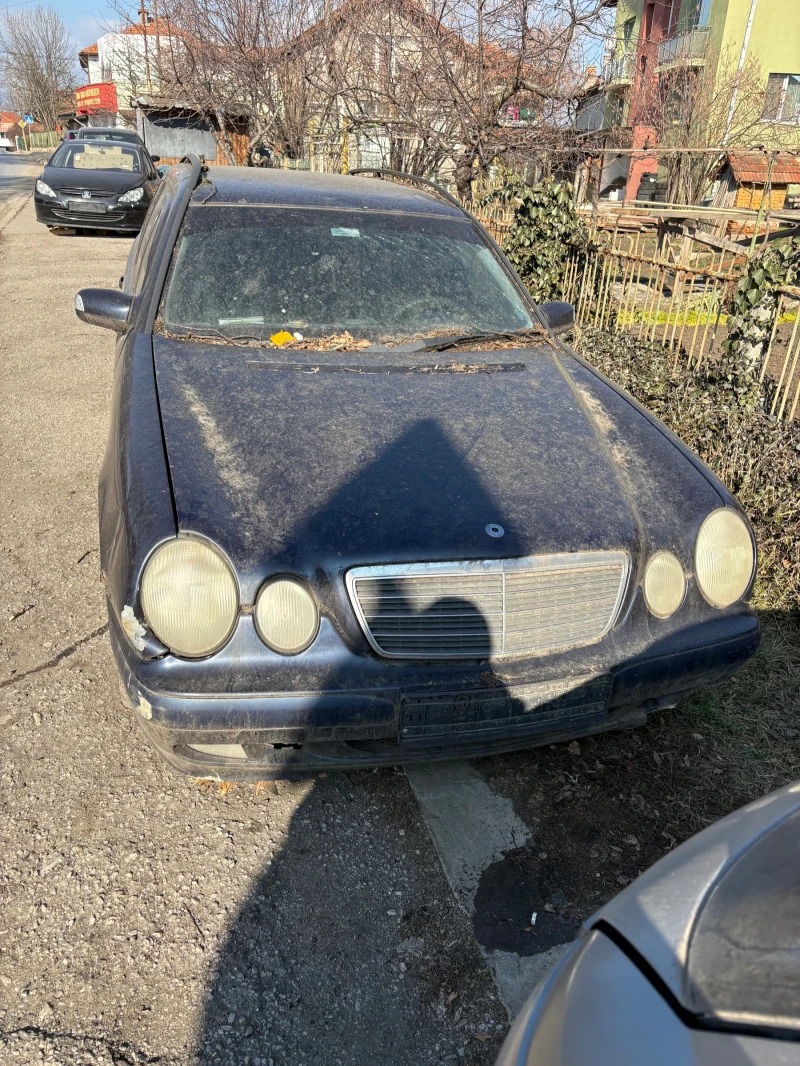 Mercedes-Benz E 200, снимка 1 - Автомобили и джипове - 48985182