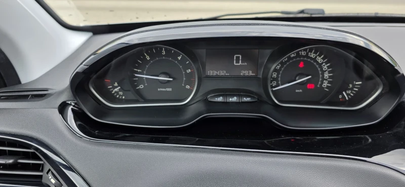 Peugeot 208 1.6 Blue Hdi-100 hp, снимка 10 - Автомобили и джипове - 52391213