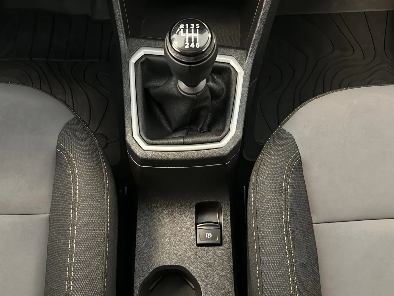 Dacia Jogger TCe 100 Extreme+ 7-SITZ| LED| NAVI| SHZ| KAM, снимка 17 - Автомобили и джипове - 52527409
