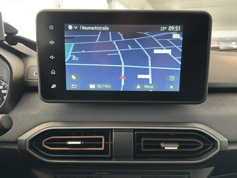 Dacia Jogger TCe 100 Extreme+ 7-SITZ| LED| NAVI| SHZ| KAM, снимка 14 - Автомобили и джипове - 52527409