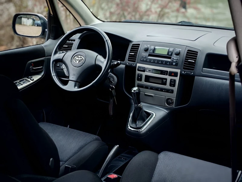 Toyota Corolla verso, снимка 15 - Автомобили и джипове - 52892830