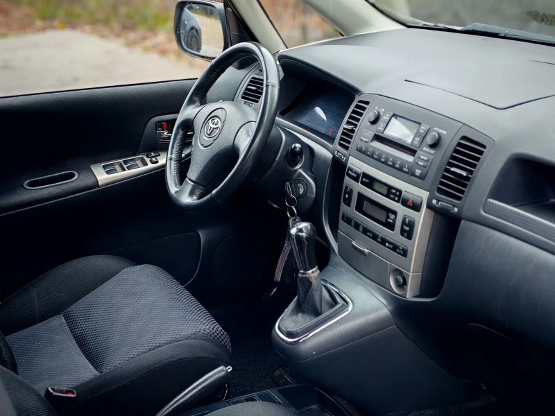 Toyota Corolla verso, снимка 13 - Автомобили и джипове - 52892830