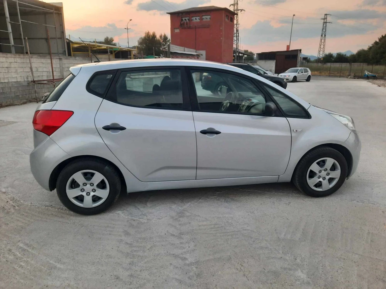 Kia Venga 1.4 i - изображение 4