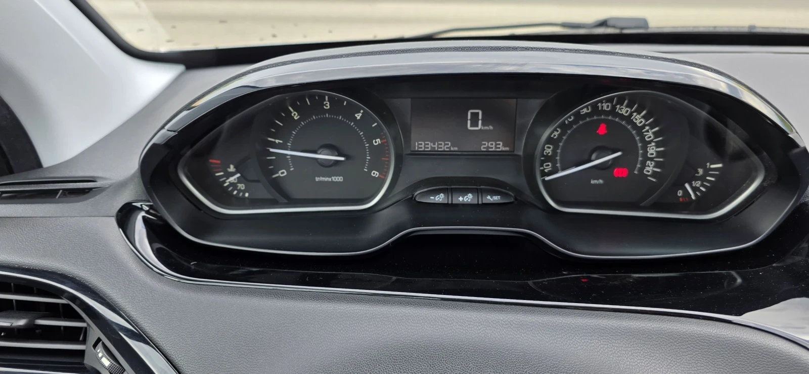 Peugeot 208 1.6 Blue Hdi-100 hp - изображение 10