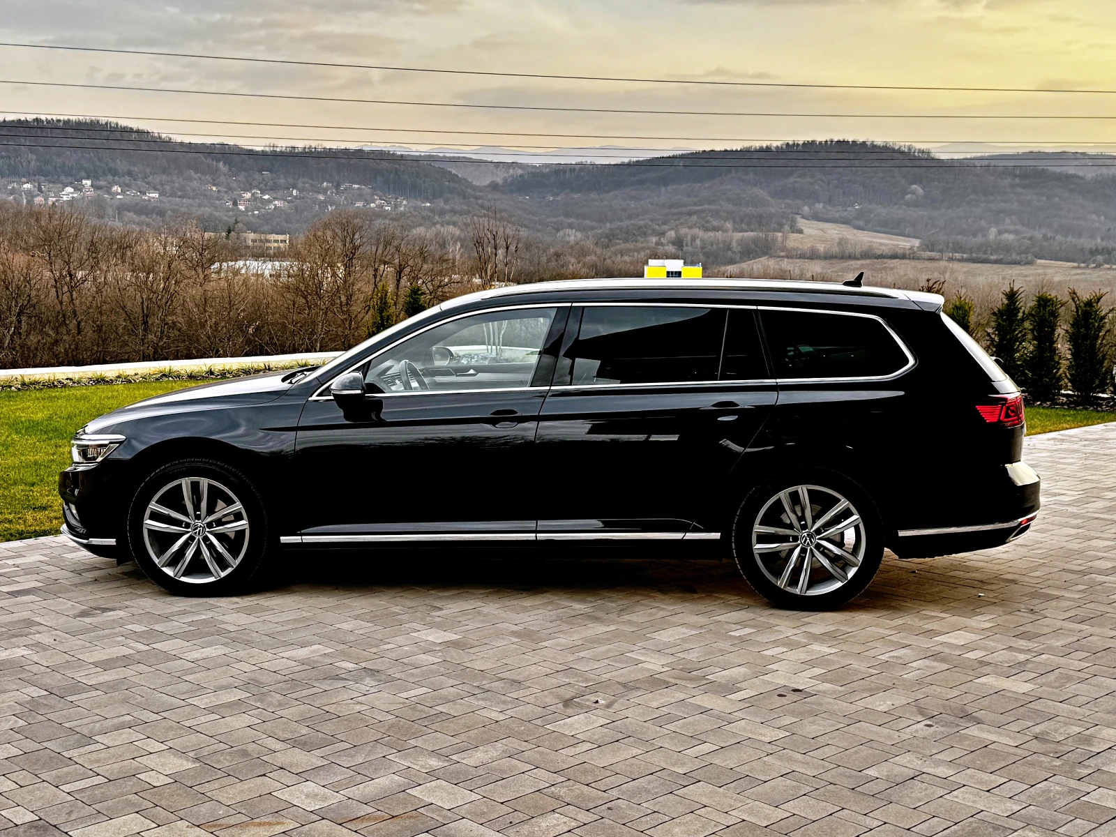 VW Passat 2.0 TDI FACELIFT 200kс LED NAVI, снимка 8 - Автомобили и джипове - 53896865