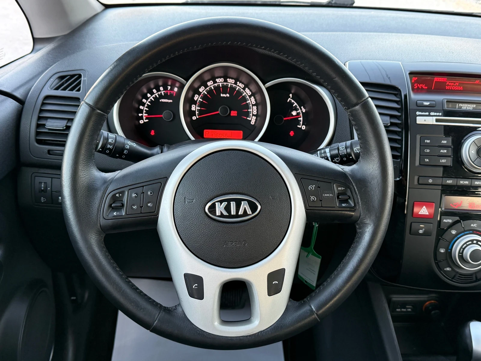 Kia Venga 1.6i АВТОМАТ, снимка 13 - Автомобили и джипове - 54310280