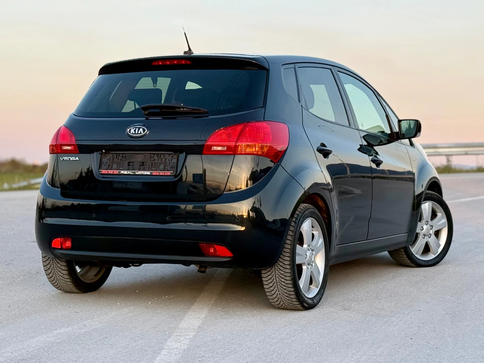 Kia Venga 1.6i АВТОМАТ, снимка 7 - Автомобили и джипове - 54310280