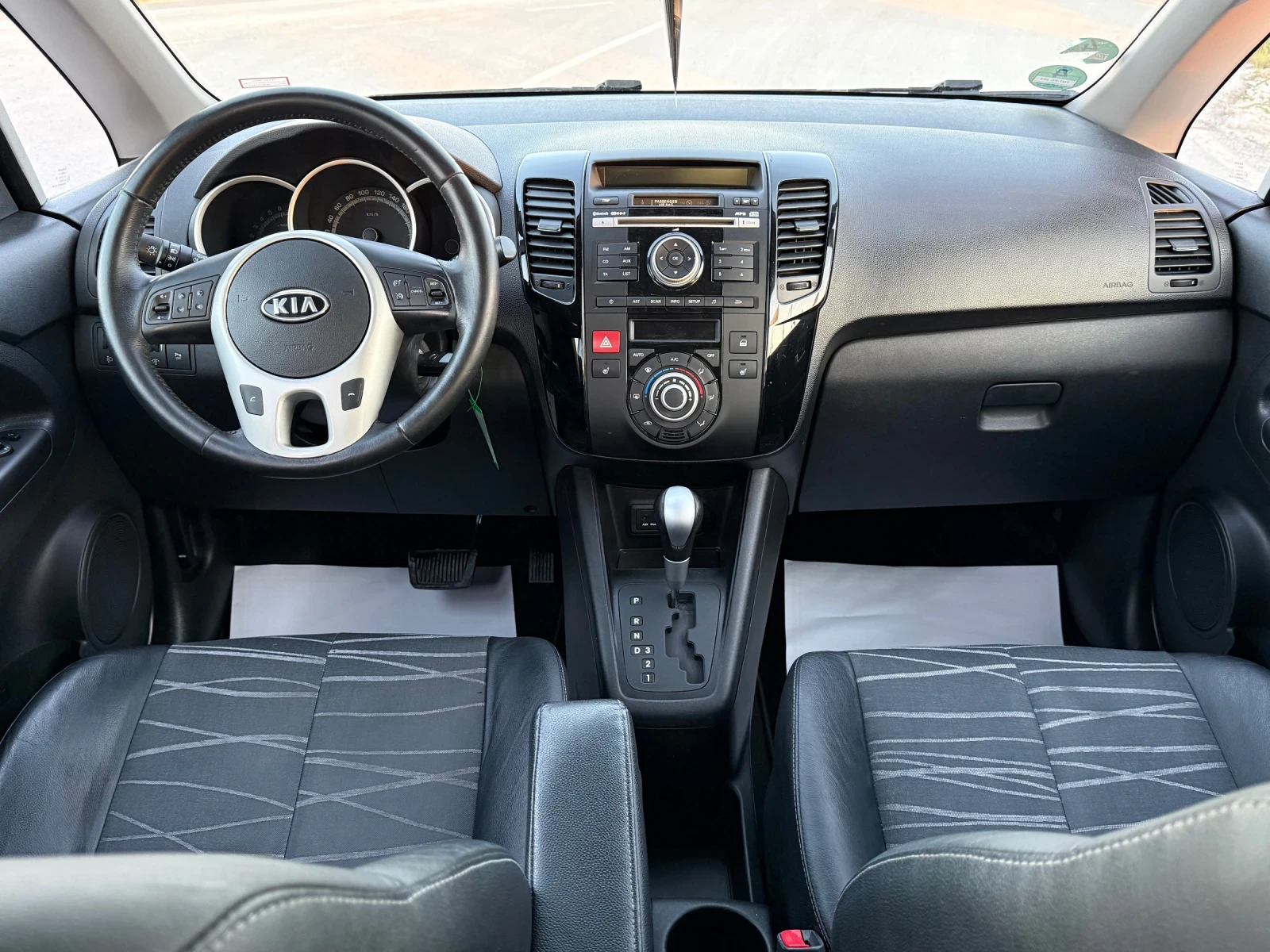 Kia Venga 1.6i АВТОМАТ, снимка 9 - Автомобили и джипове - 54310280
