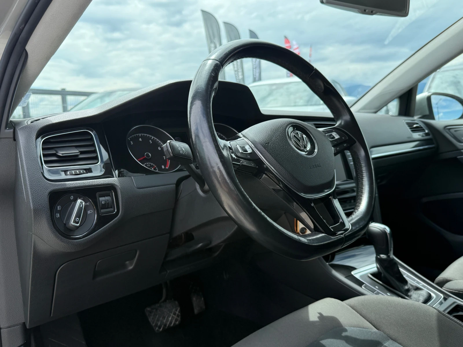 VW Golf 1.4* LPG* 2015г* АВТОМАТИК* 129.000КМ* НОВ* СЕРВИЗ, снимка 8 - Автомобили и джипове - 54896171