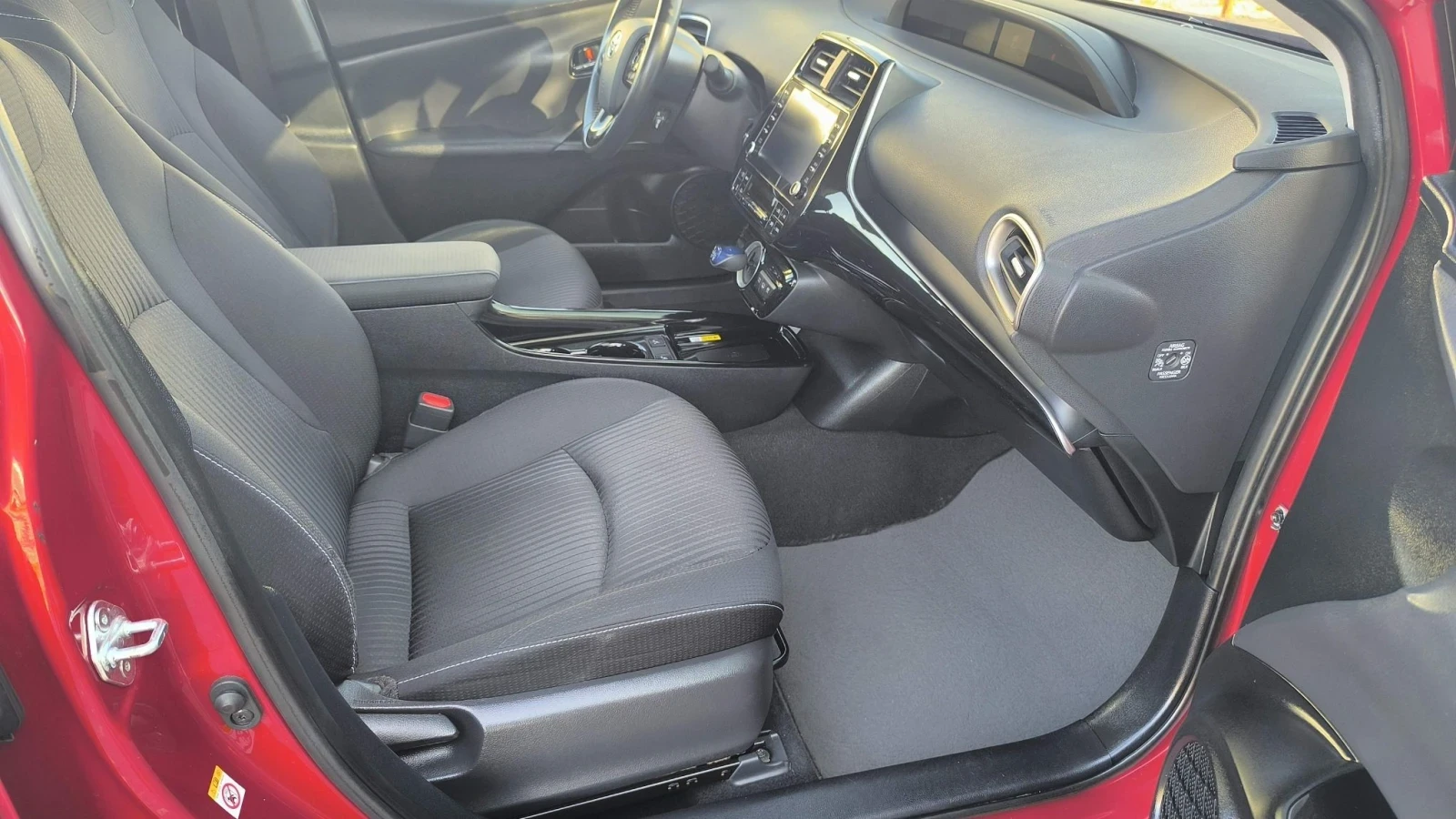 Toyota Prius Prime 1.8, снимка 11 - Автомобили и джипове - 55885068
