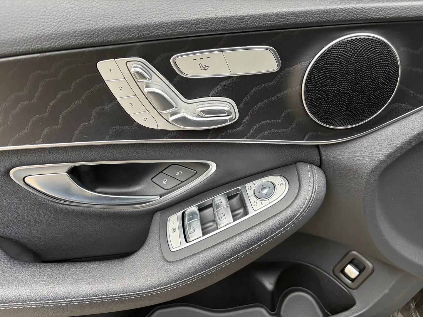 Mercedes-Benz C 300 AMG* 4MATIC* 25k km, снимка 12 - Автомобили и джипове - 56007638