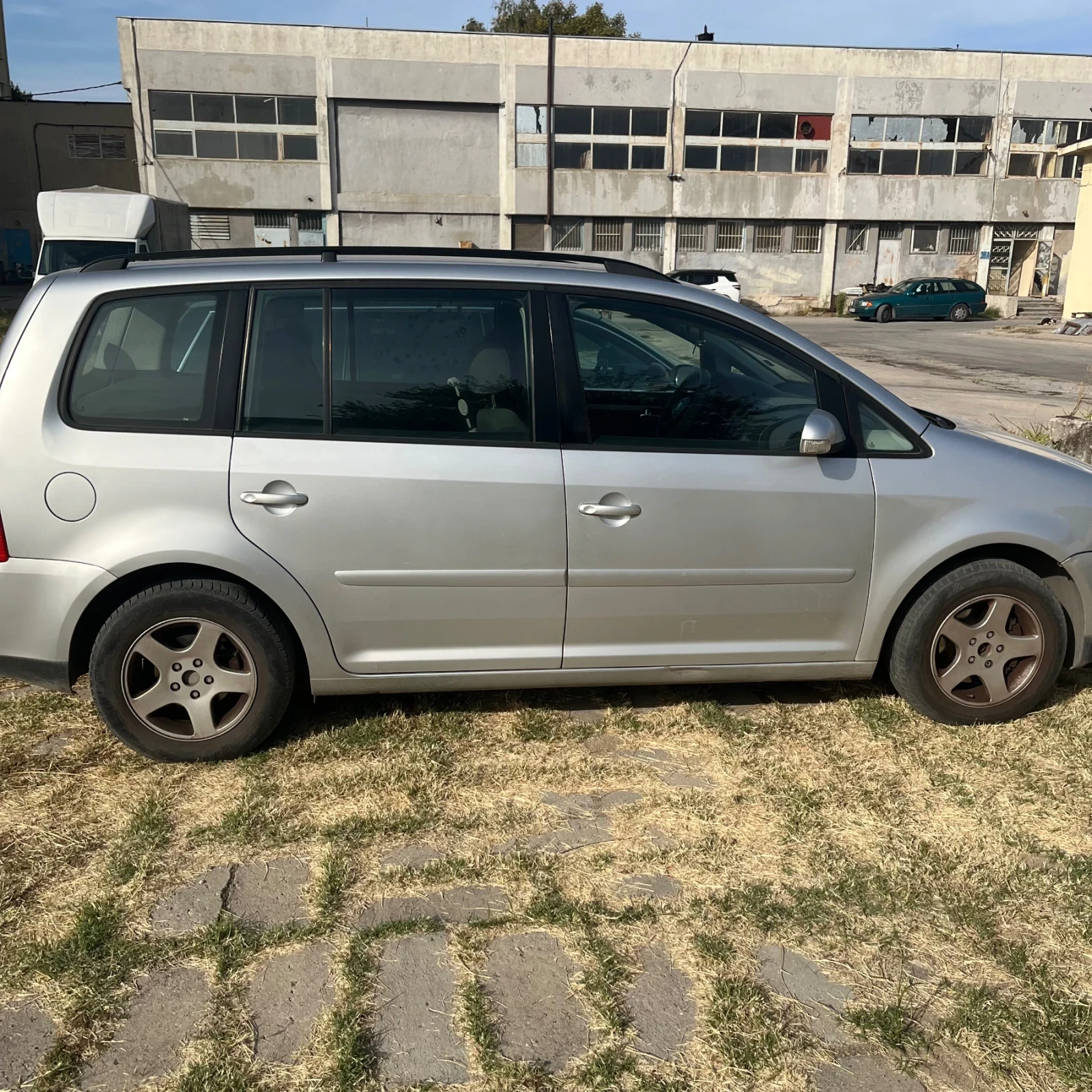VW Touran, снимка 8 - Автомобили и джипове - 56408058