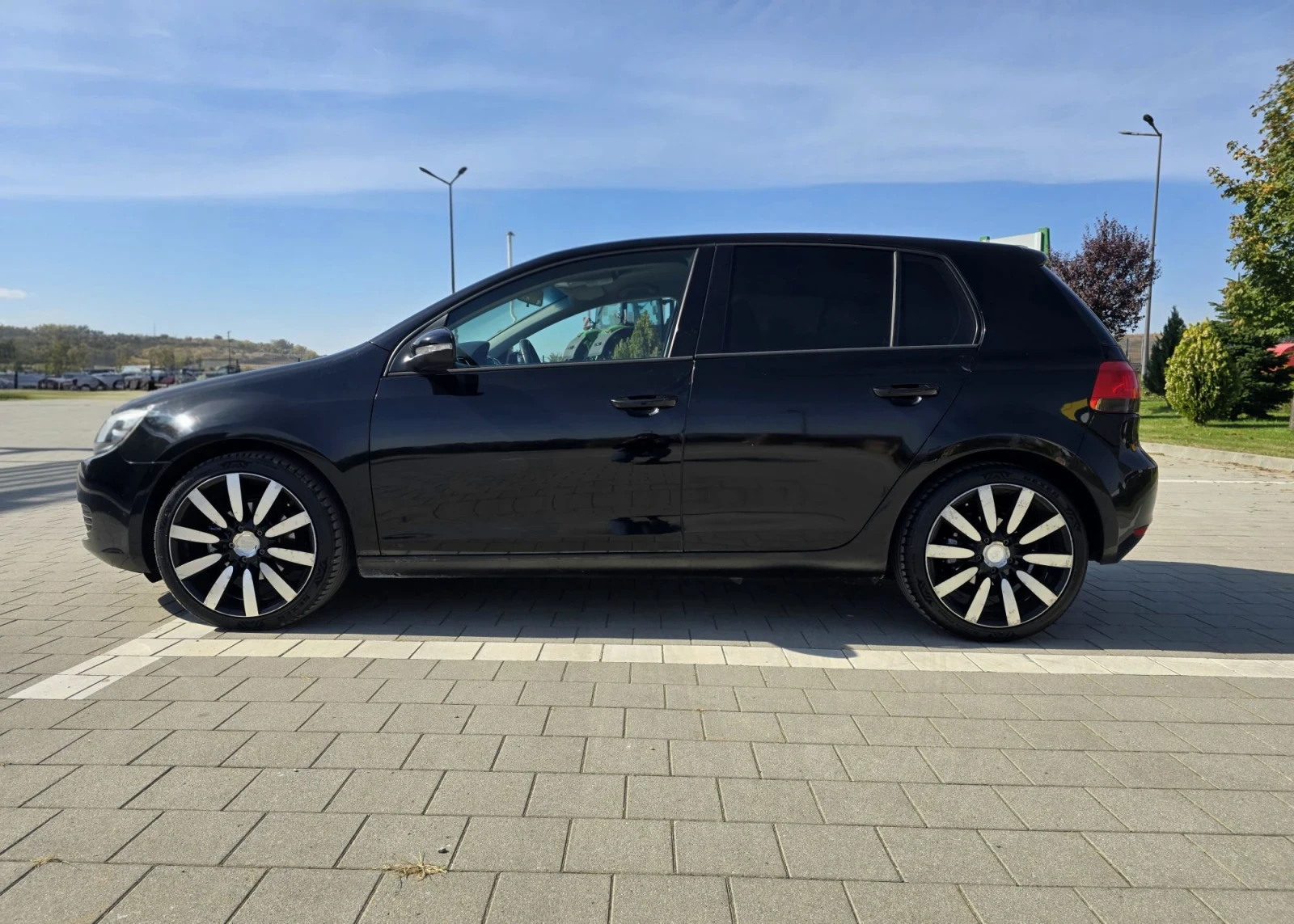 VW Golf 1.6 TDI, снимка 3 - Автомобили и джипове - 56562585