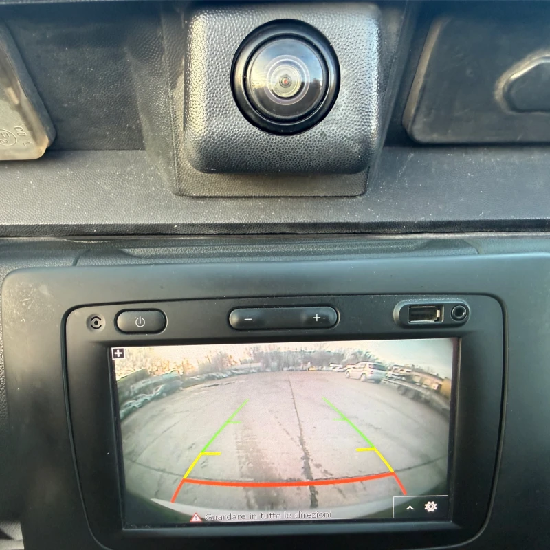 Dacia Duster 1.6 АГУ, снимка 15 - Автомобили и джипове - 52727513