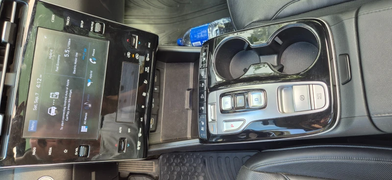 Hyundai Tucson Hybrid AWD Luxury 2022, снимка 10 - Автомобили и джипове - 53275036