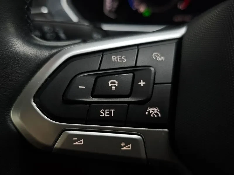 VW Tiguan 2.0 TDI PREMIUM, снимка 13 - Автомобили и джипове - 55351627