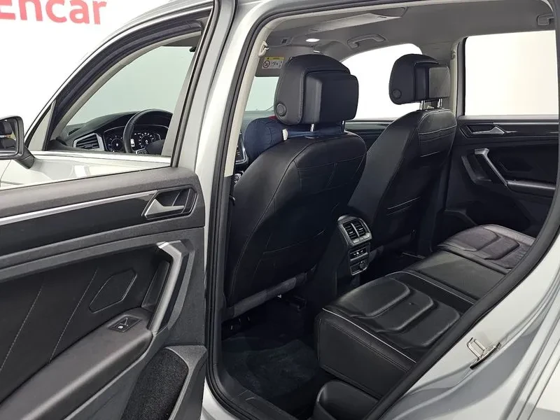 VW Tiguan 2.0 TDI PREMIUM, снимка 11 - Автомобили и джипове - 55351627