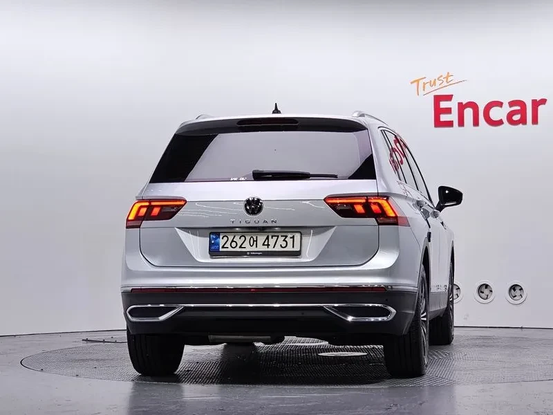 VW Tiguan 2.0 TDI PREMIUM, снимка 4 - Автомобили и джипове - 55351627