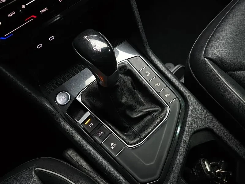 VW Tiguan 2.0 TDI PREMIUM, снимка 9 - Автомобили и джипове - 55351627