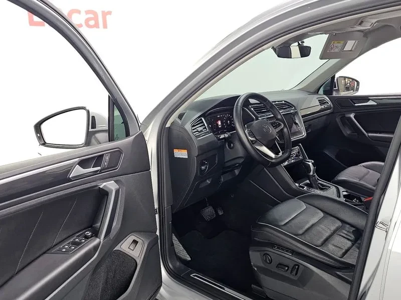 VW Tiguan 2.0 TDI PREMIUM, снимка 10 - Автомобили и джипове - 55351627