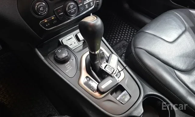 Jeep Cherokee AWD* LIMITED* 100к км* ОБДУХ* ПОДГРЕВ* ПАНО* м.Точ, снимка 10 - Автомобили и джипове - 56318944