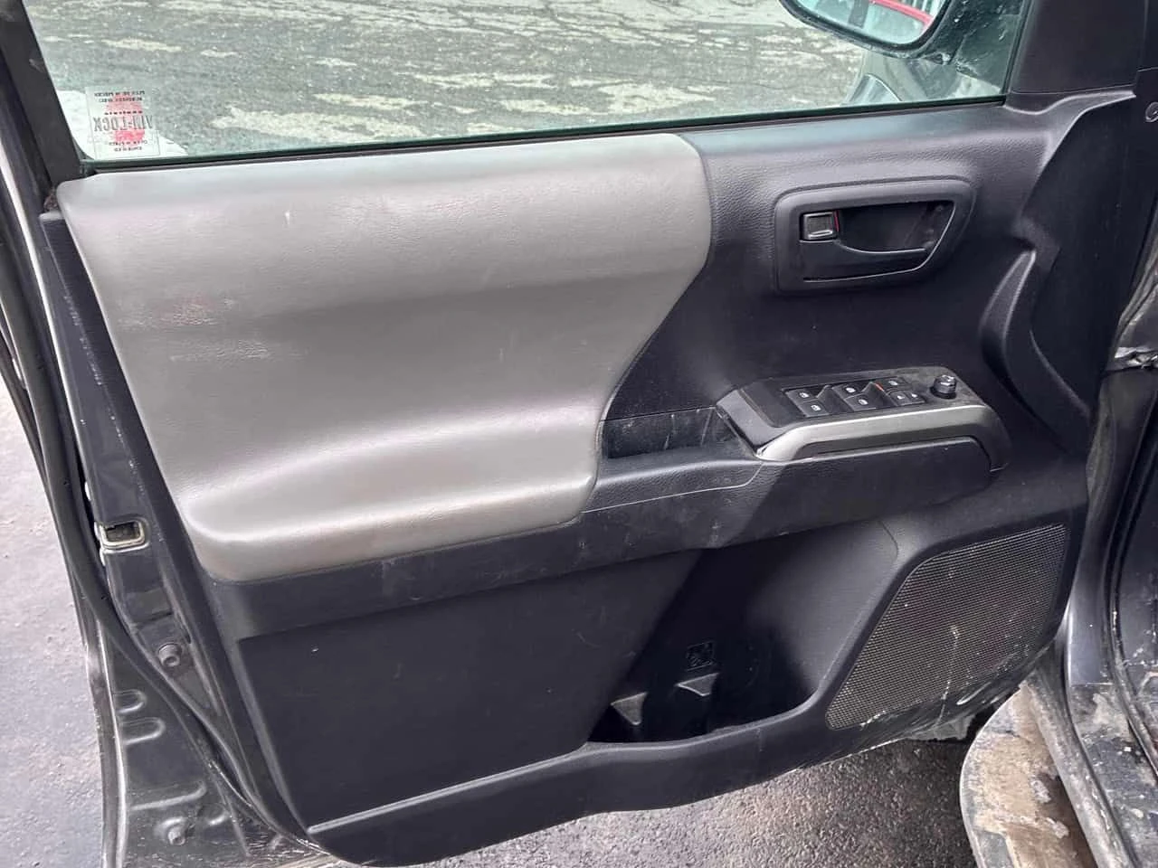 Toyota Tacoma 4WD Double Cab | ПОДГРЕВИ | LANE ASSIST | CARFAX, снимка 12 - Автомобили и джипове - 53751583