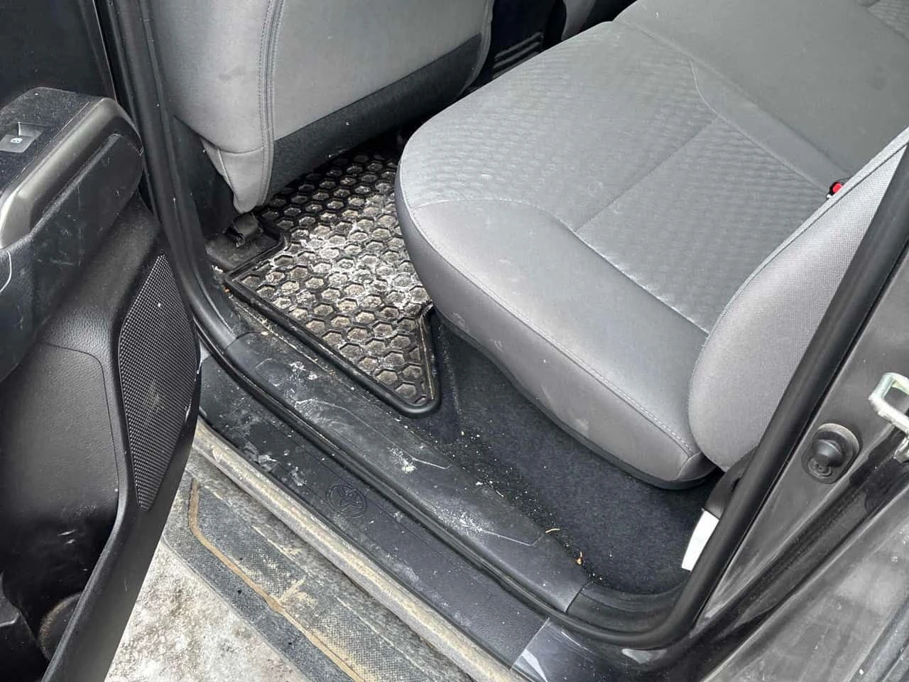 Toyota Tacoma 4WD Double Cab | ПОДГРЕВИ | LANE ASSIST | CARFAX, снимка 13 - Автомобили и джипове - 53751583