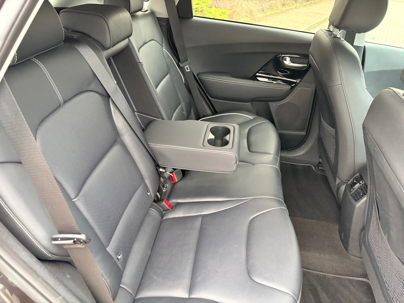 Kia Niro FACELIFT!!! EX PREMIUM! 64KW 204pc AMBIENT!100%SOH, снимка 14 - Автомобили и джипове - 53890464