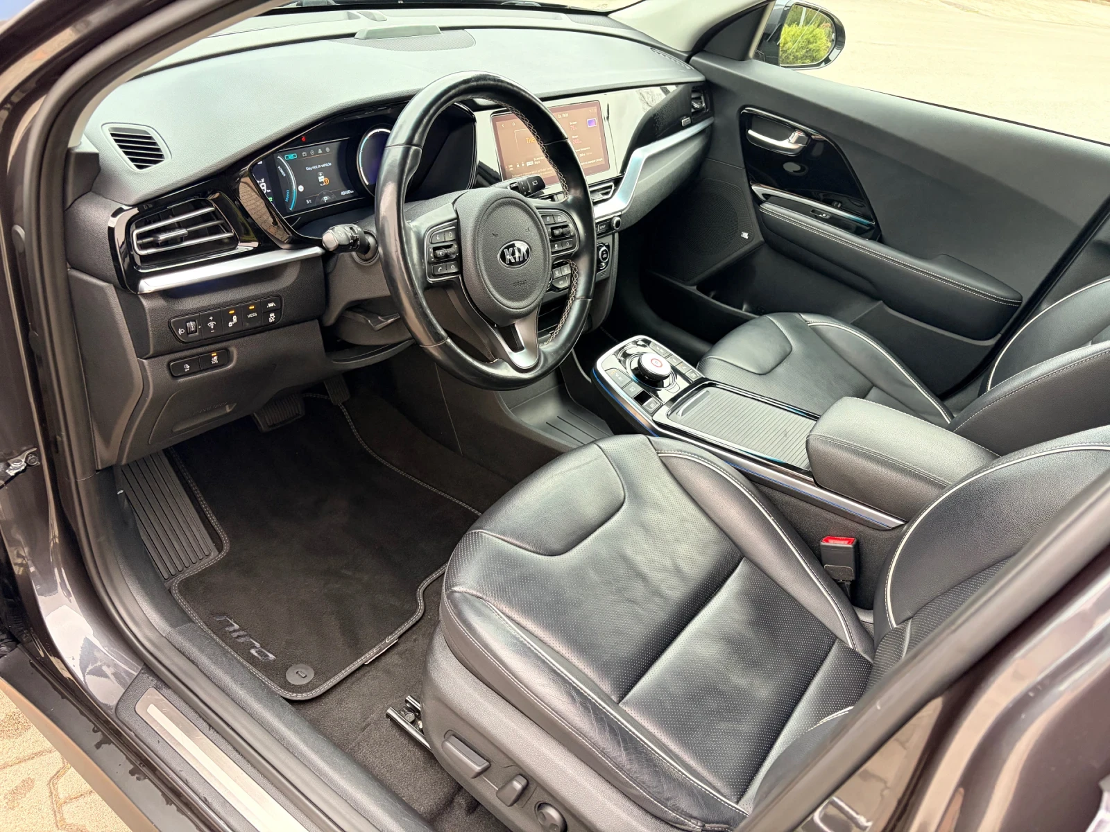 Kia Niro FACELIFT!!! EX PREMIUM! 64KW 204pc AMBIENT!100%SOH, снимка 6 - Автомобили и джипове - 53890464
