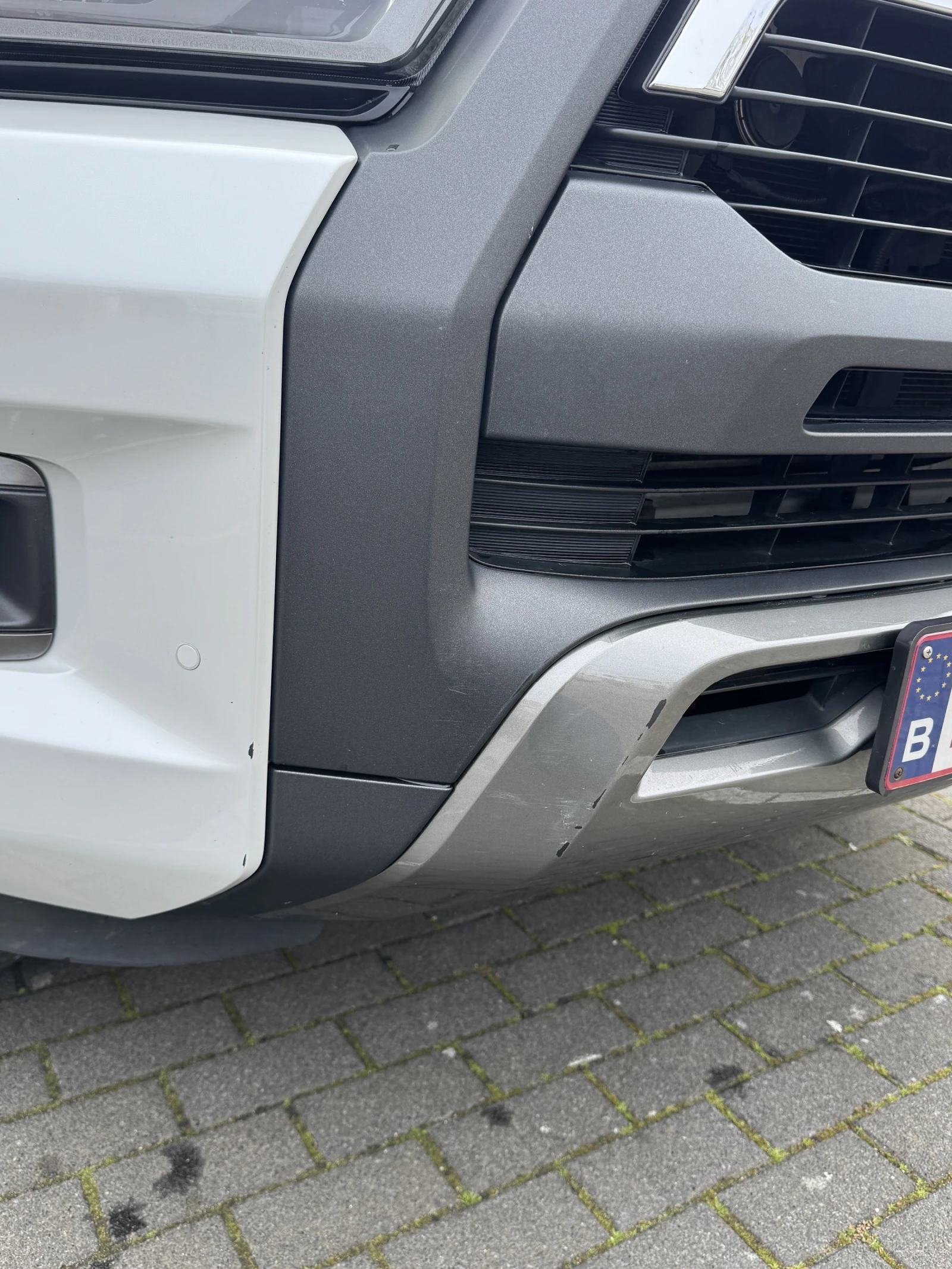 Toyota Hilux Ivincible, снимка 7 - Автомобили и джипове - 54096730