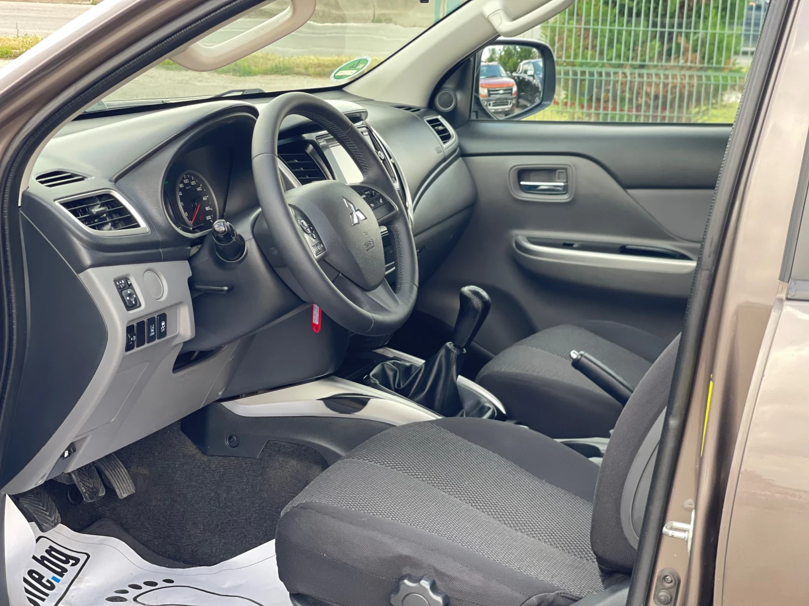 Mitsubishi L200 2.4 Di-D 4x4 Instyle, снимка 11 - Автомобили и джипове - 54803104
