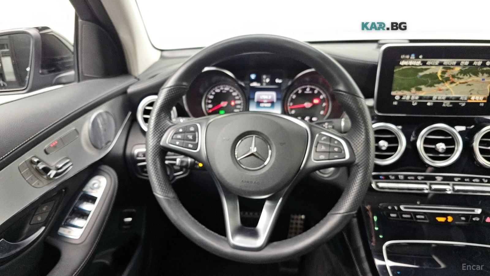 Mercedes-Benz GLC 300 AMG 4MATIC* HUD* 360* КОЖА* НАВИ* ПАНО, снимка 12 - Автомобили и джипове - 55820561